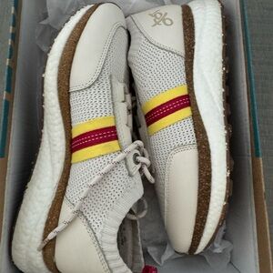 OTBT : Off The Beaten Track Women's Speed Dove Sneaker Shoes Size 7